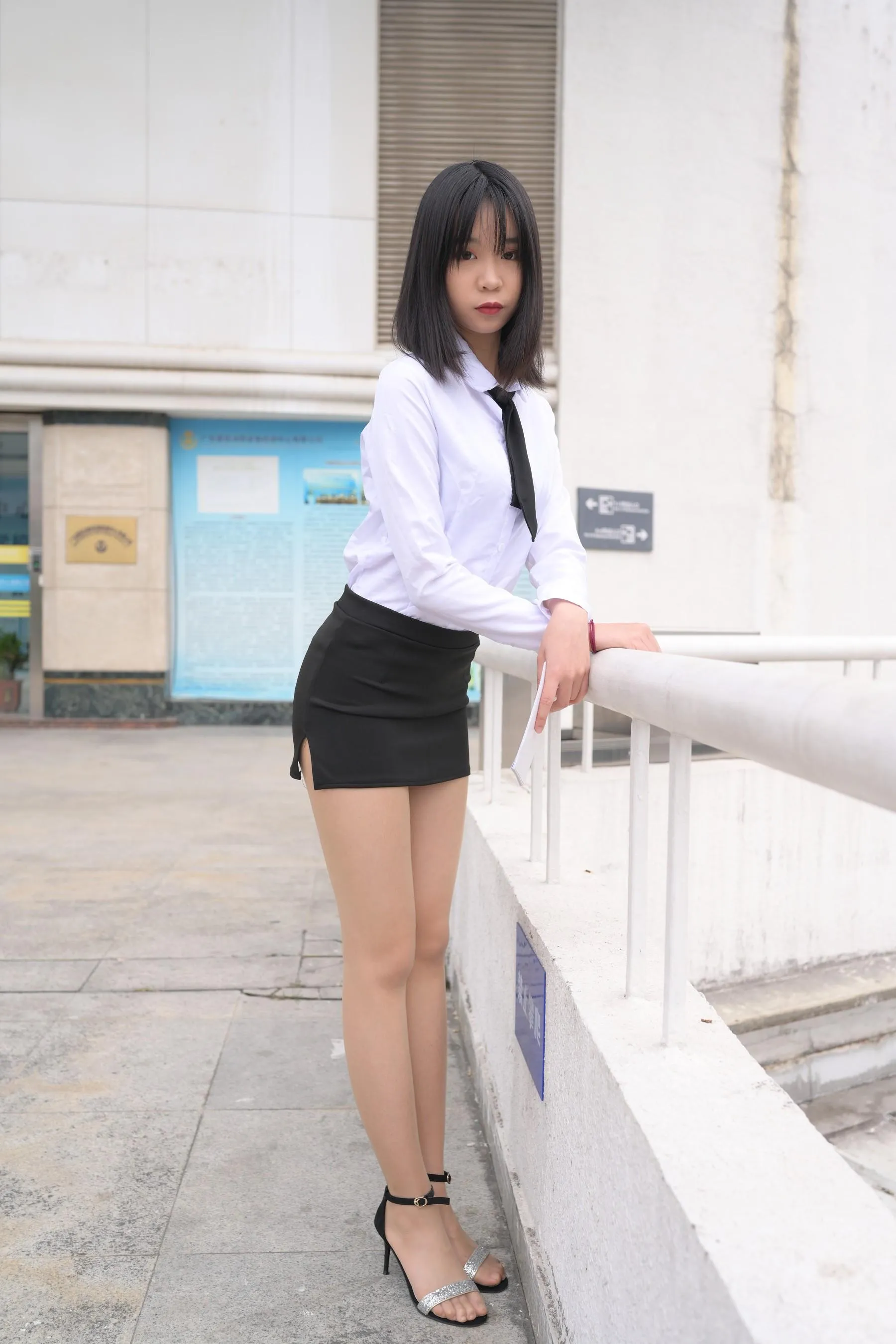 [魔镜街拍] NO.084 程生街拍-商城推销美女长腿肉丝制服 [456P]插图5